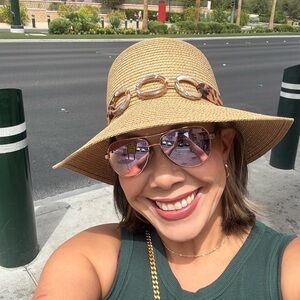 Meet your Posher, Elizabeth